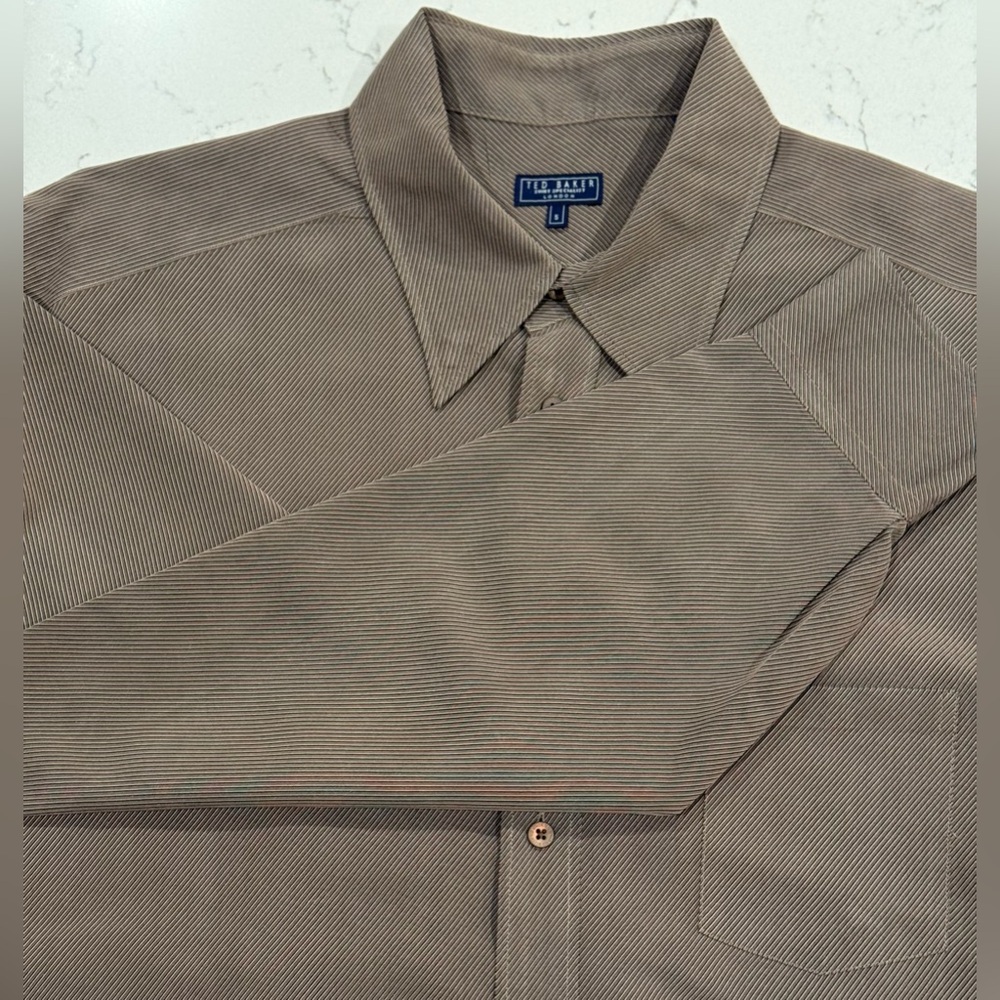 Ted‎ Baker Men’s Button Up Shirt Taupe W Subtle Diagonal Stripe Size 5 (XL)